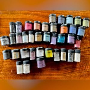 37 MAC Pigments, most are completely full and the original packaging